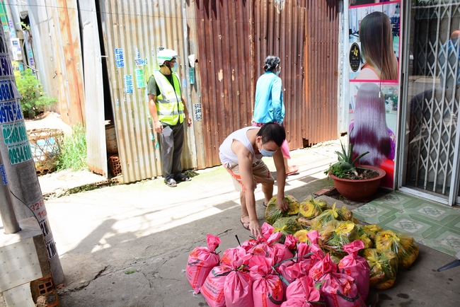 Chùa Hoằng Pháp: Tiếp tục hỗ trợ người dân khó khăn trong đại dịch Covid (đợt 8)